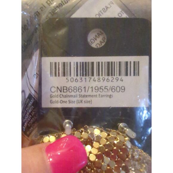 PrettyLittleThing Gold Chainmail Statement Stud Earrings NWT - Picture 3 of 4